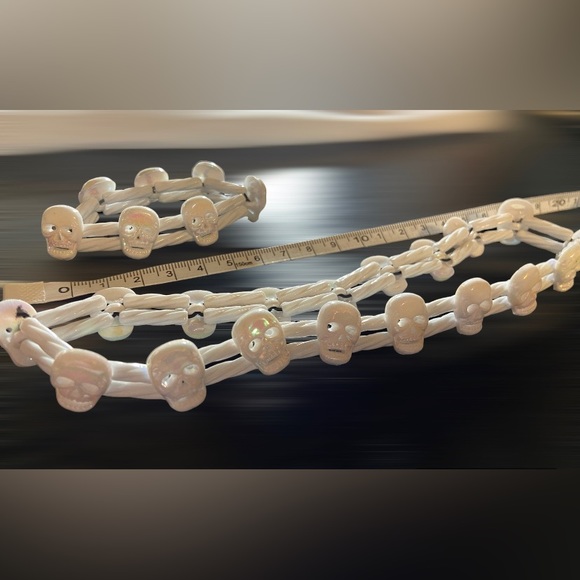 Handcrafted Skull choker necklace and bracelet set color iridescent white 💀 - Picture 6 of 7